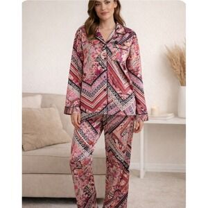 Victoria's Secret Afterhours Satin Pajama Set Womens Medium Pink Paisley 2 Pc
